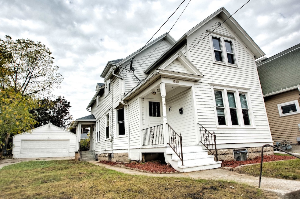 1610 S 10th St, Manitowoc, WI 54220 - photo 1