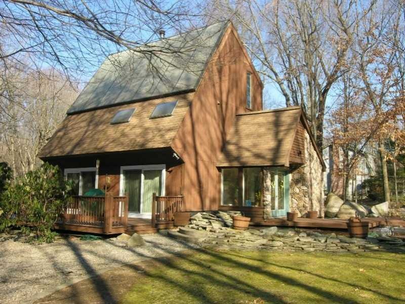 327 Gilbert Stuart Dr, East Greenwich, RI 02818 - photo 1