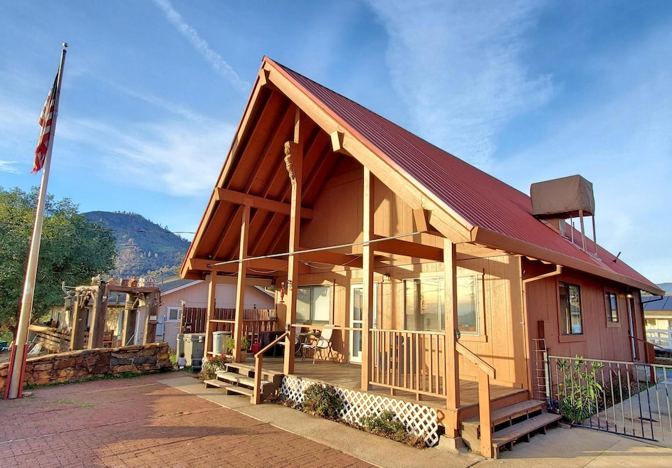 Rear to deck and patio