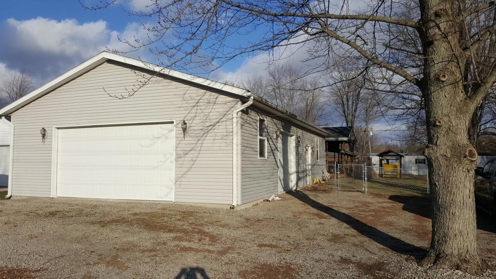 1500 sq ft garage with half bath