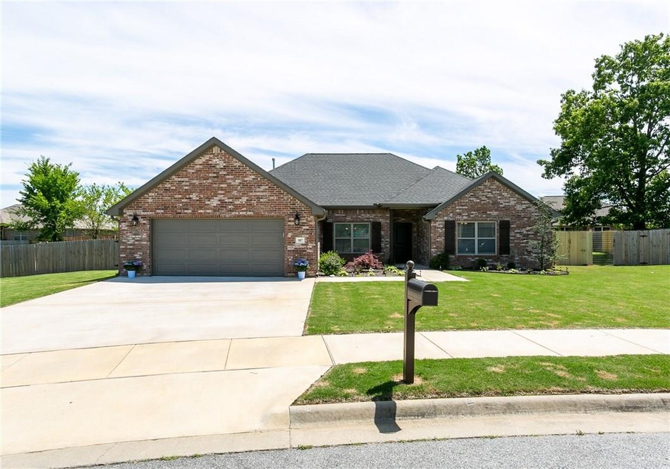 907 Carter Ct, Siloam Springs, AR 72761 - photo 1