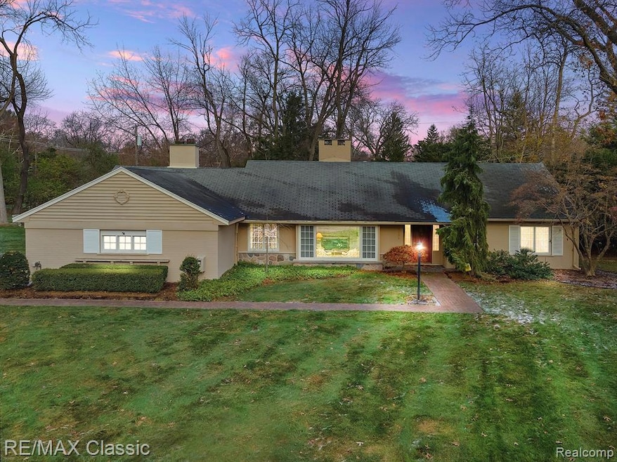 6136 Lantern Ln, Bloomfield Hills, MI 48301 - photo 1