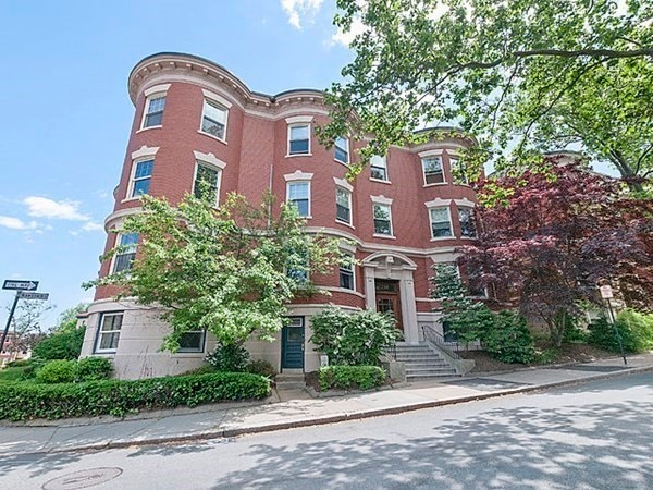 239 Rawson Rd unit 1, Brookline, MA 02445 - photo 1