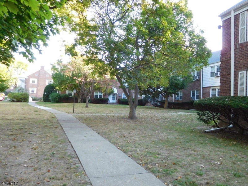 139 River Dr, Elmwood Park, NJ 07407 - photo 1