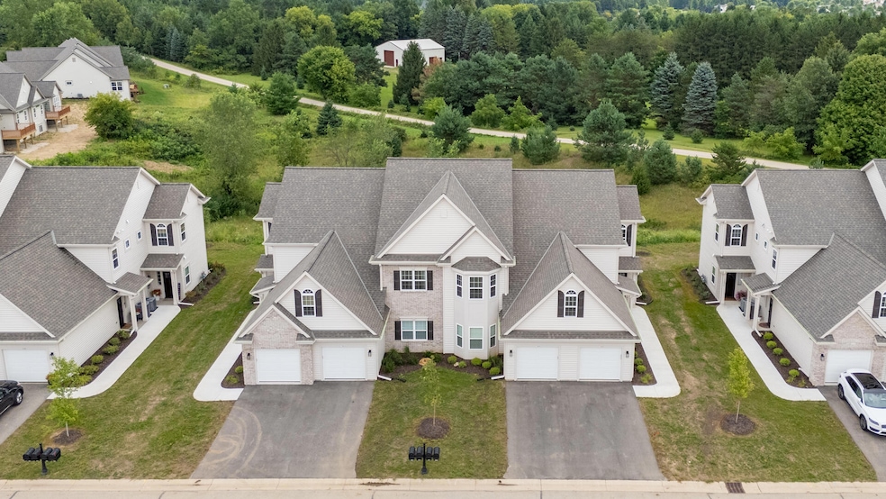 1820 Horseshoe Ln, Slinger, WI 53086 - photo 1