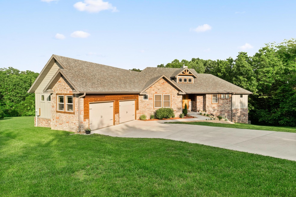 978 Southwind Dr, Nixa, MO 65714 - photo 1