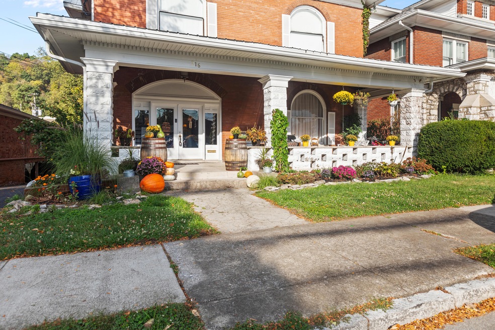 216 Conway St, Frankfort, KY 40601 - photo 1