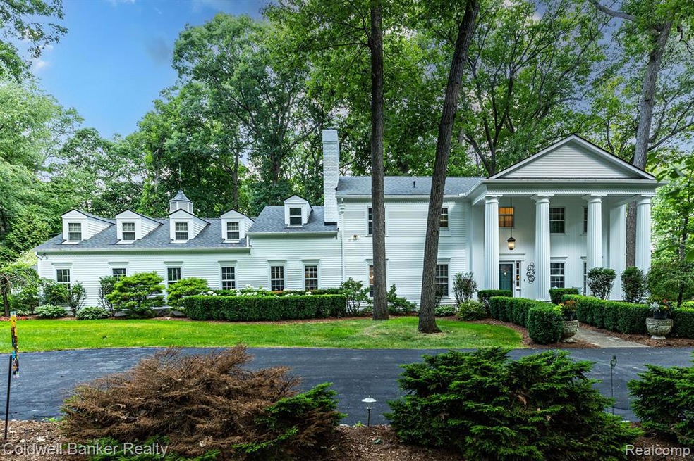 STATELY BLOOMFIELD HILLS HOME