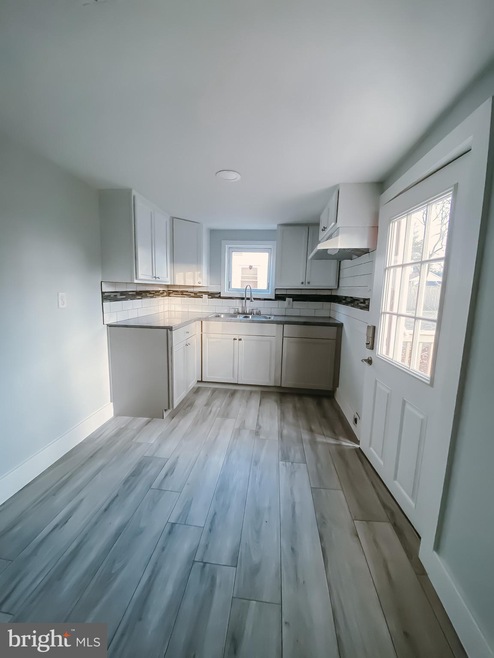 510 W 7th St, Laurel, DE 19956 - photo 1