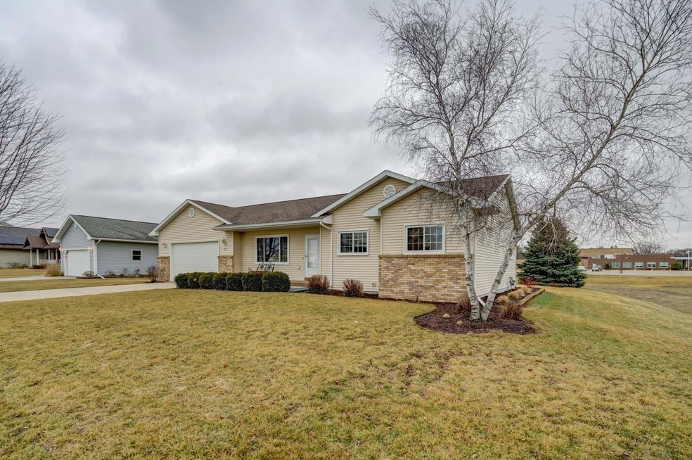 123 4th St, Brooklyn, WI 53521 - photo 1