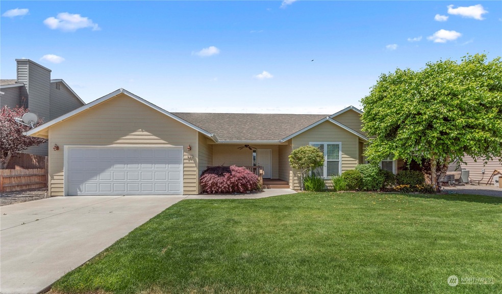 340 Manowar Ln, East Wenatchee, WA 98802 - photo 1