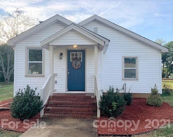 Charming Bungalow on 2 lots in Cramerton