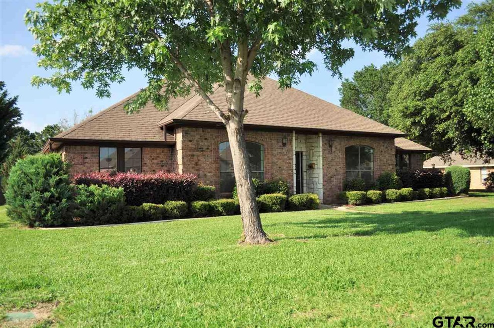 1620 Skidmore Ln, Tyler, TX 75703 - photo 1