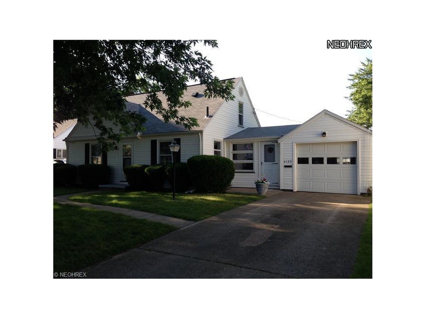 front view with attached garage and all season sun