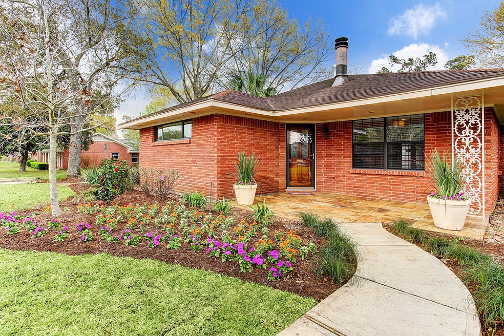 6403 Cindy Ln, Houston, TX 77008 - photo 1