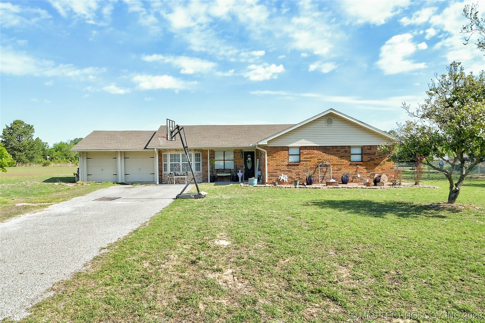 137 Sandy Ln, Ardmore, OK 73401 - photo 1