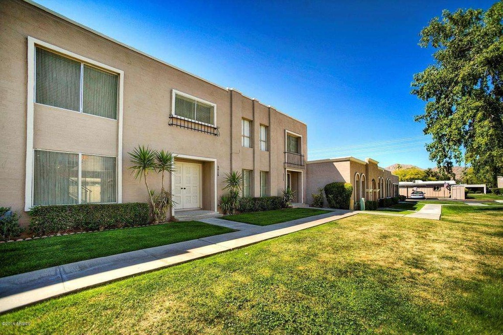 BEAUTIFUL CURB APPEAL