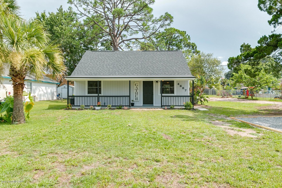 01_4687Byron6793_mls