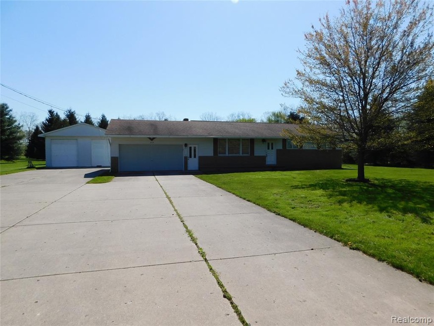 2112 N Oak Rd, Davison, MI 48423 - photo 1