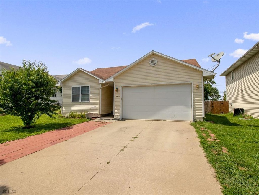 2436 Whispering Ridge Dr, Des Moines, IA 50320 - photo 1