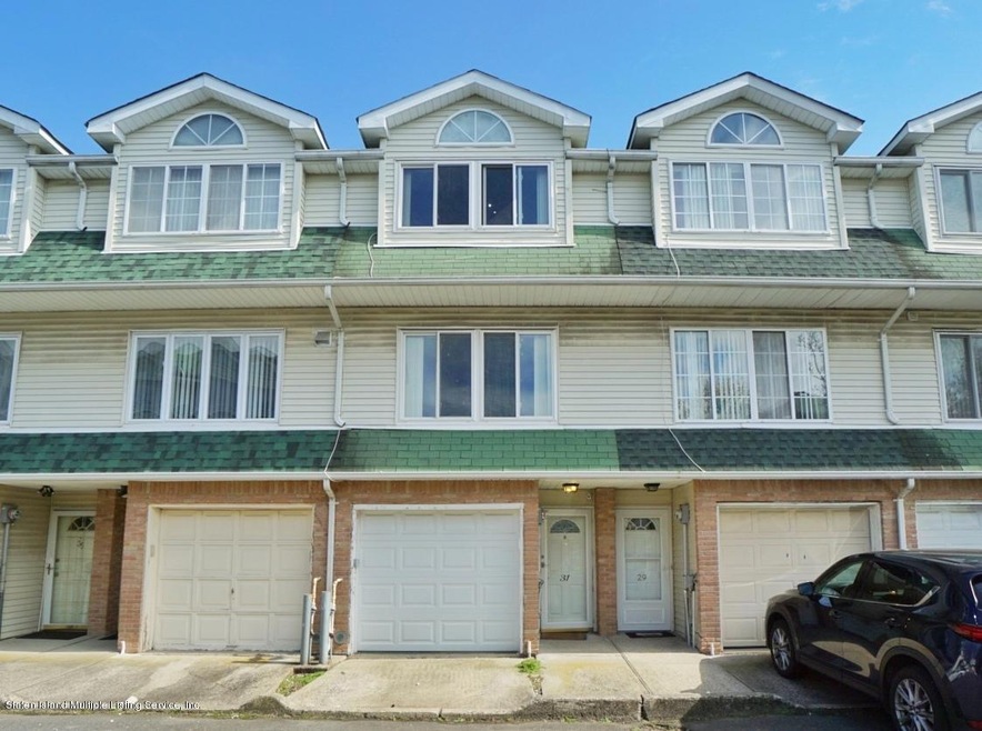31 Woodcutters Ln, Staten Island, NY 10306 - photo 1