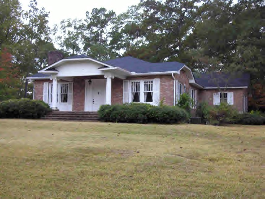 215 Oak St, McComb, MS 39648 - photo 1