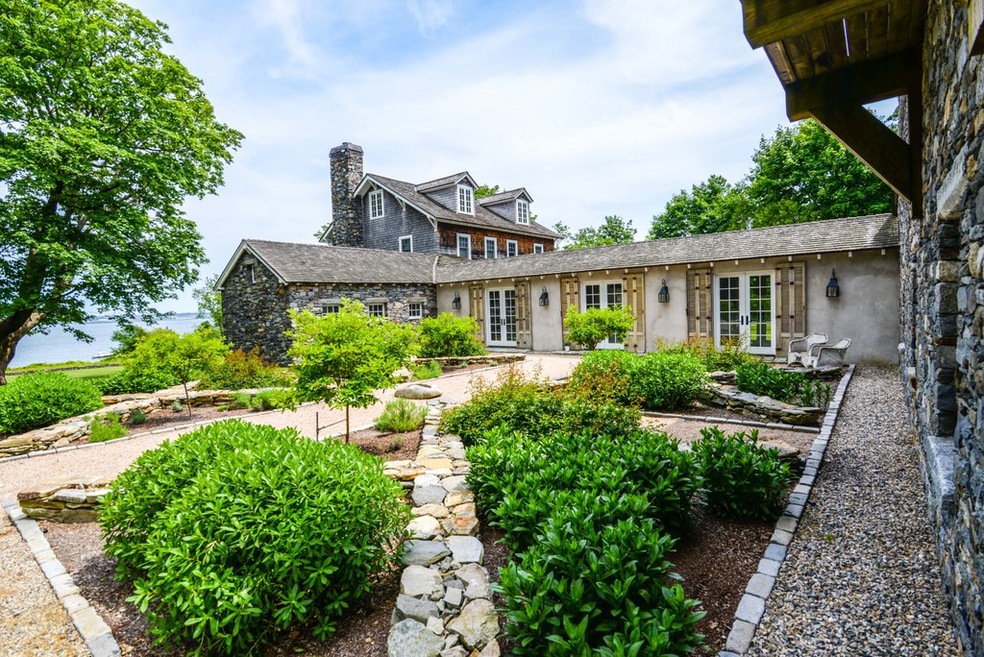 256 E Shore Rd, Jamestown, RI 02835 - photo 1