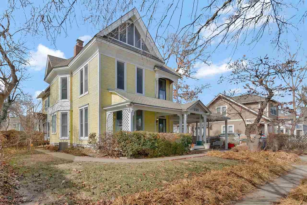 In Historical Midtown District of Riverside Park a