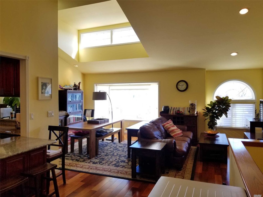 241-29 Oak Park Dr unit B, Little Neck, NY 11362 - photo 1