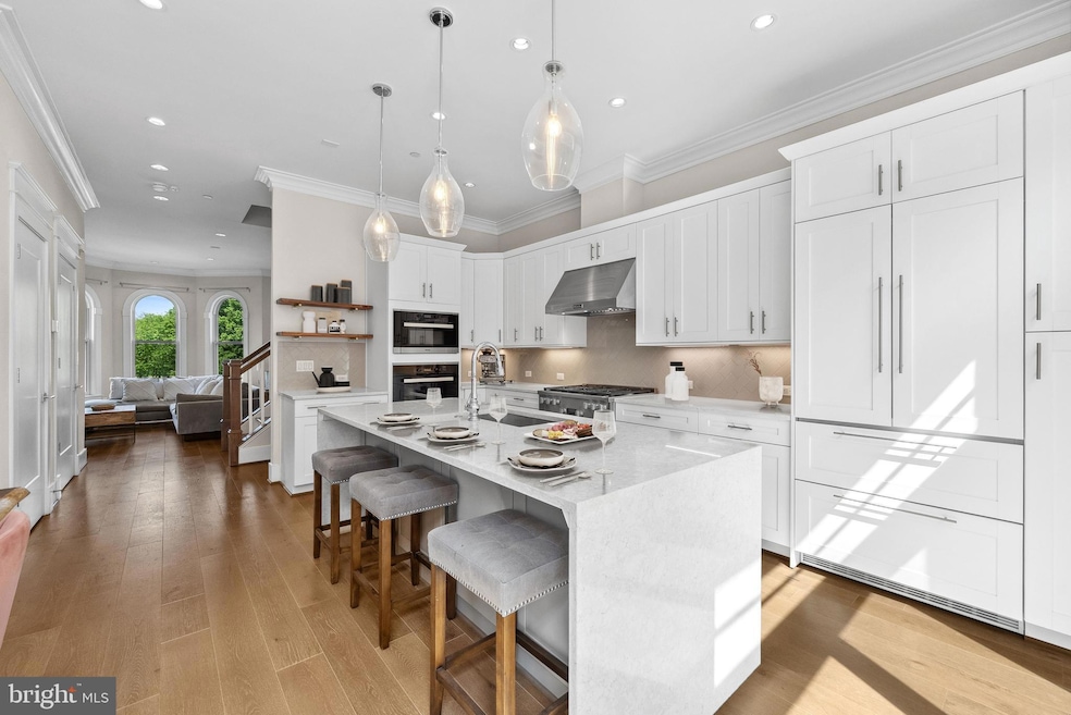 1117 E Abingdon Dr unit ELEVATOR, Alexandria, VA 22314 - photo 1