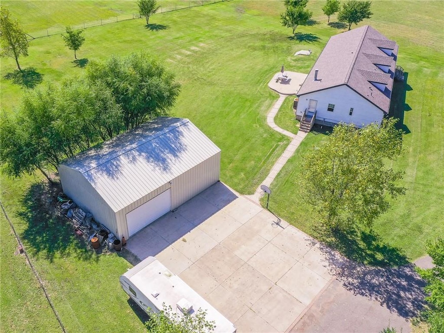 24520 N Meridian Ave, Edmond, OK 73025 - photo 1