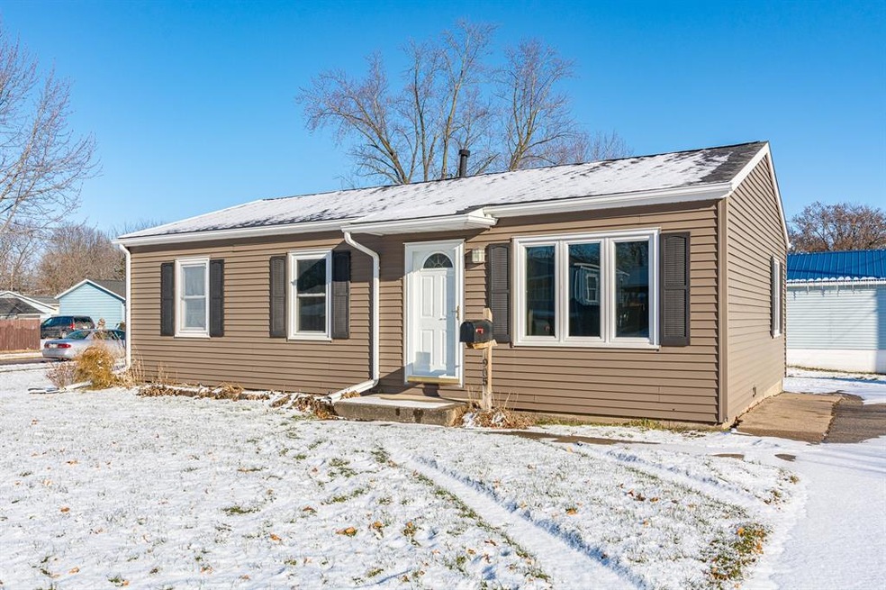 905 S 8th St, Marion, IA 52302 - photo 1