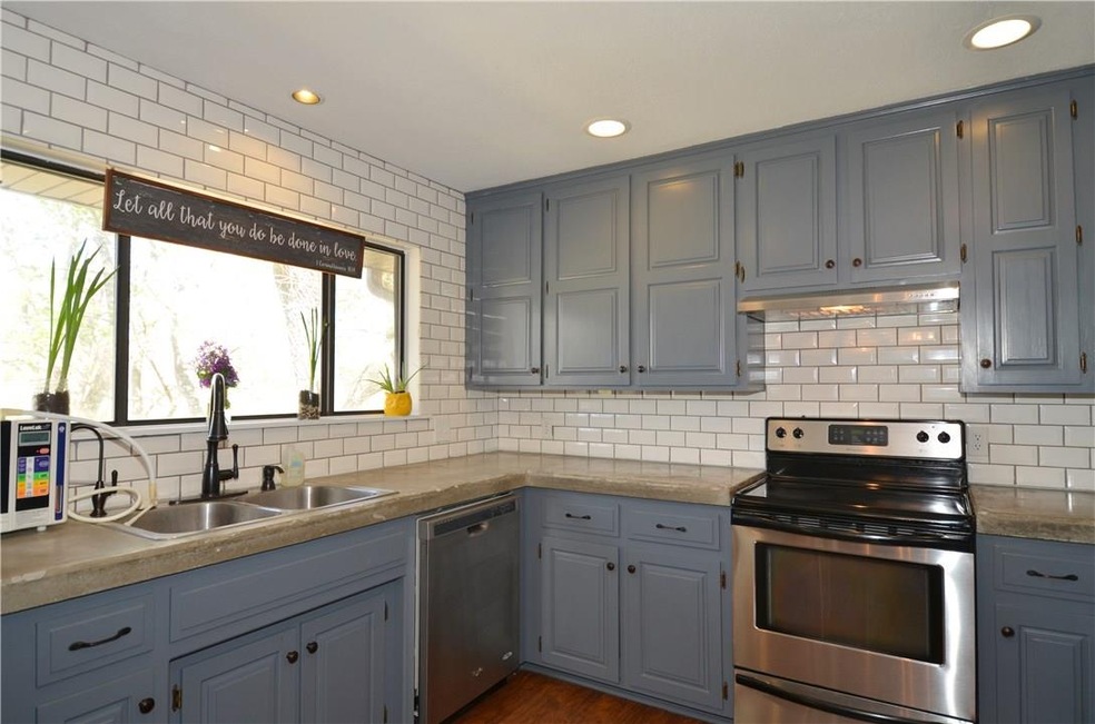 8 Pease Dr, Bella Vista, AR 72715 - photo 1