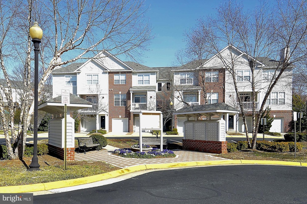 13030 Cabin Creek Rd, Herndon, VA 20171 - photo 1