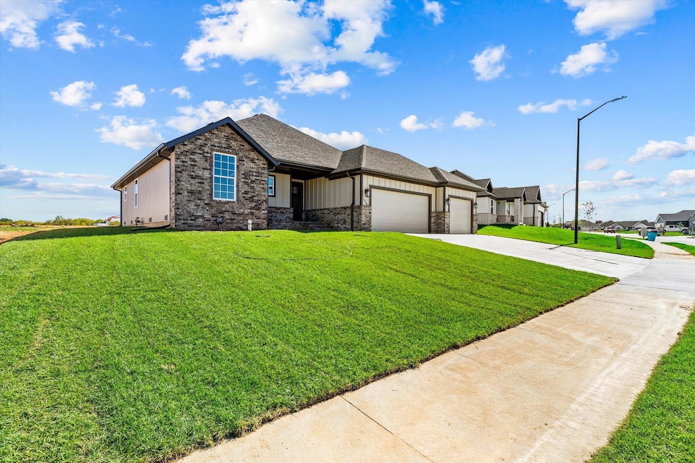 1056 Gettysburg Loop, Republic, MO 65738 - photo 1