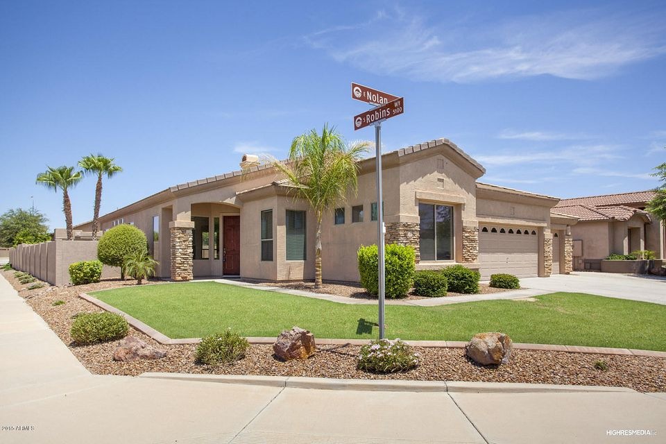 Enormous Corner Lot in Redwood Estates