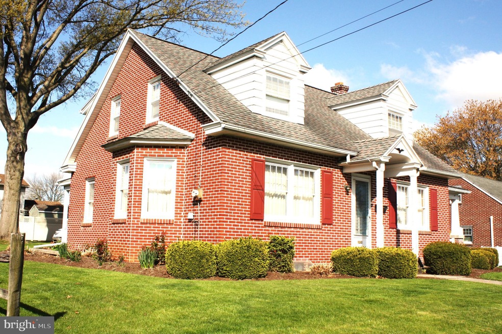 120 N Custer Ave, New Holland, PA 17557 - photo 1