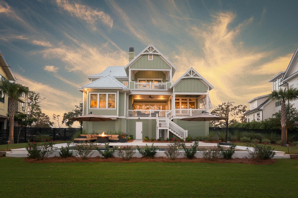 620 Bermuda Isle Twilight Backyard