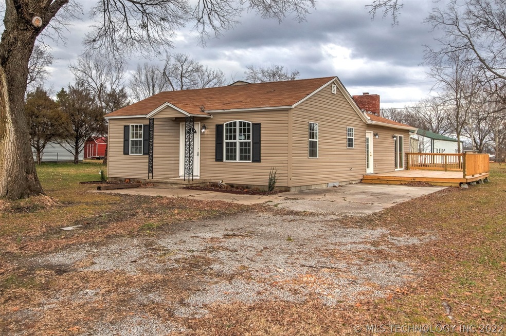 110 S Vann St, Chouteau, OK 74337 - photo 1