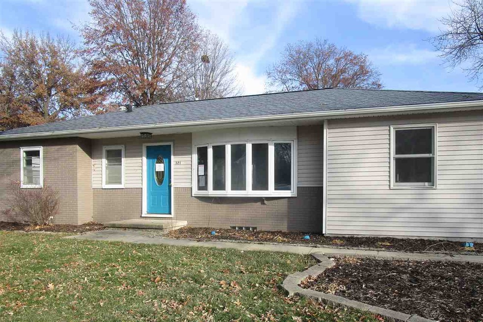 321 N Ellen St, Cedar Falls, IA 50613 - photo 1