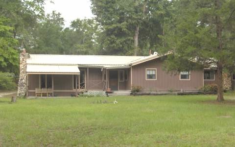 530 SW Roberts Ave, Fort White, FL 32038 - photo 1