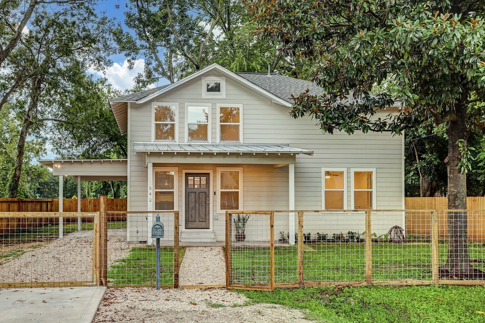 542 Wainwright St, Houston, TX 77022 - photo 1