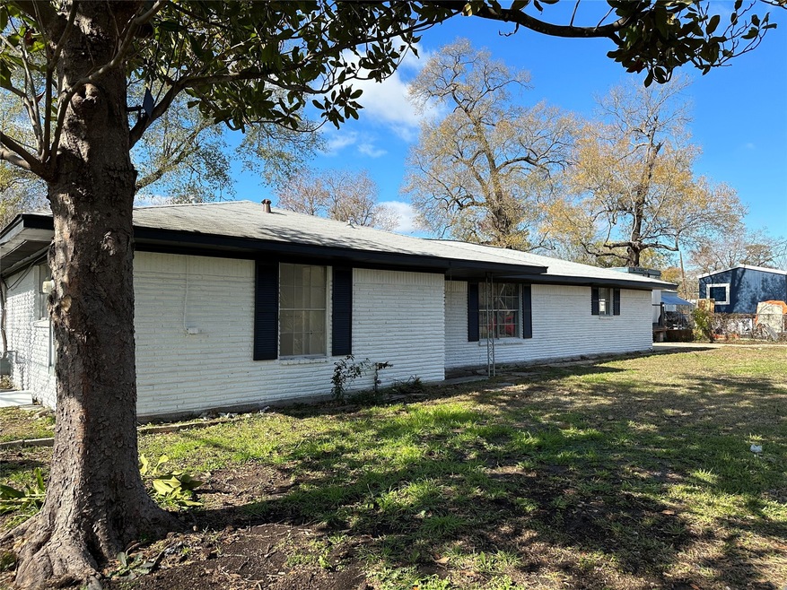 614 Cloverleaf St, Houston, TX 77015 - photo 1
