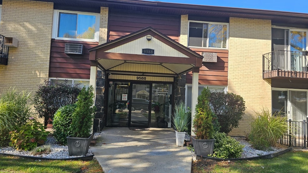 9588 Terrace Place unit 1C, Des Plaines, IL 60016 - photo 1