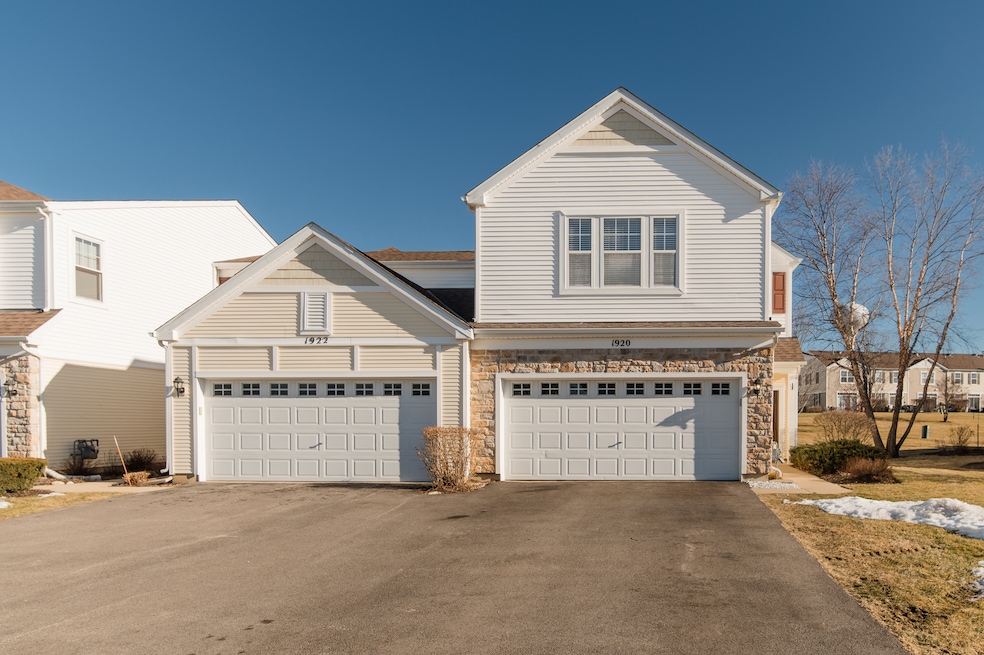 1920 Cobblestone Dr unit 384, Carpentersville, IL 60110 - photo 1