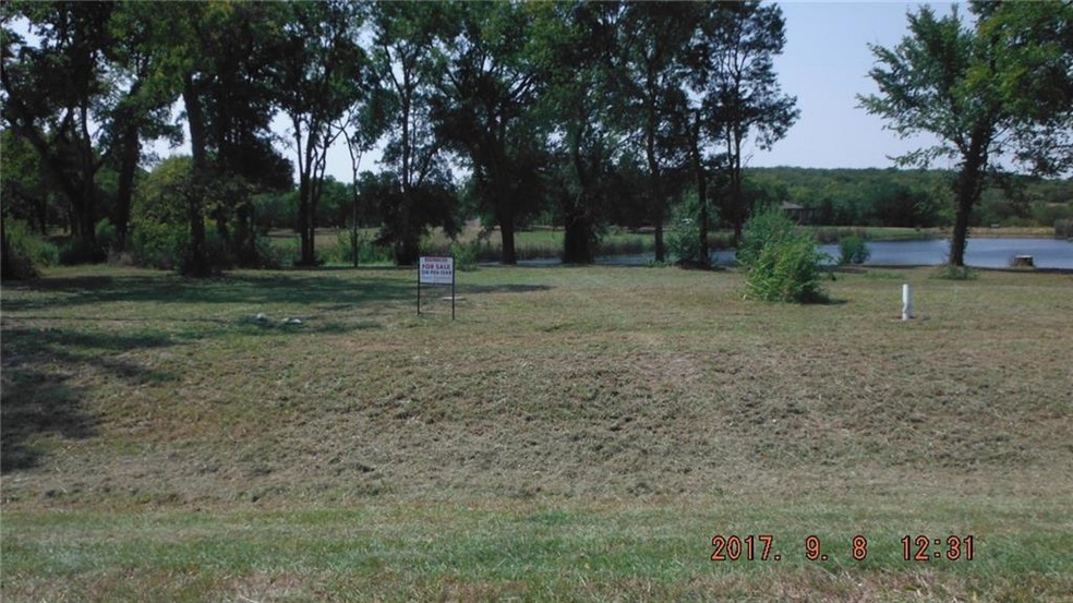 Nice flat build site backs into pond