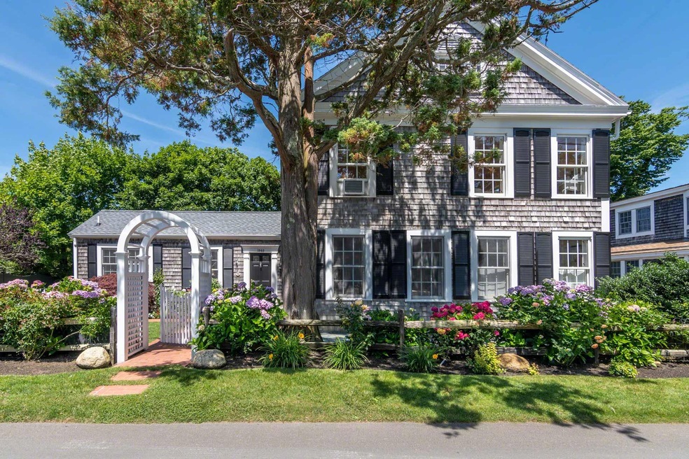 56 N Summer St, Edgartown, MA 02539 - photo 1