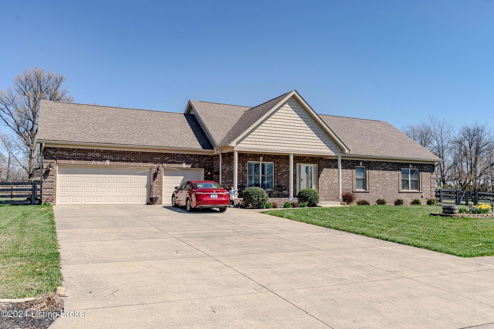 130 Sunray Dr, Shepherdsville, KY 40165 - photo 1