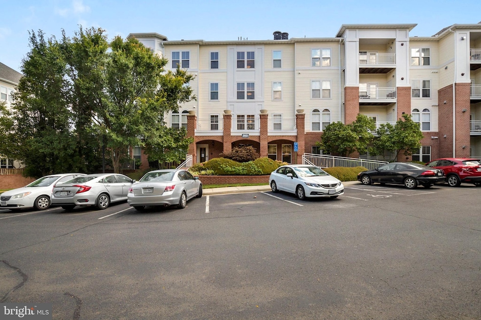 2931 Deer Hollow Way unit 407, Fairfax, VA 22031 - photo 1