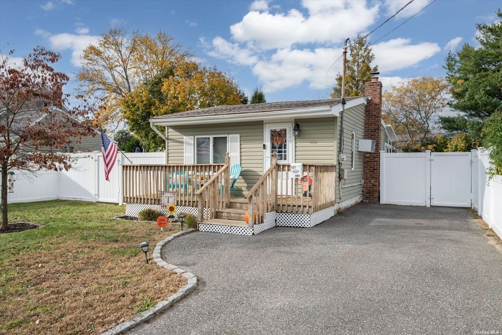 1540 1st St, West Babylon, NY 11704